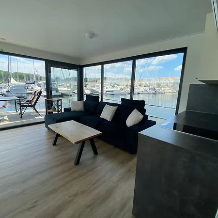 Urlaub Auf Dem Wasser Mit Einmaligen Ausblick - Well Hausboote 10 Boltenhagen (Ostseebad)