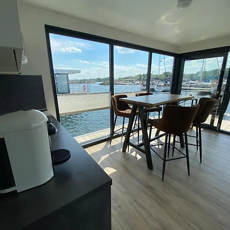 Urlaub Auf Dem Wasser Mit Einmaligen Ausblick - Well Hausboote 10 * Boltenhagen (Ostseebad)