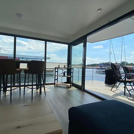 Urlaub Auf Dem Wasser Mit Einmaligen Ausblick - Well Hausboote 10 * Boltenhagen (Ostseebad)
