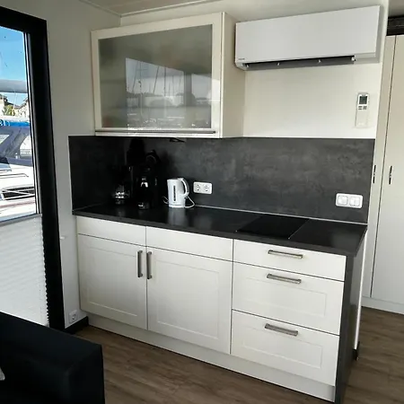 בית נופש Urlaub Auf Dem Wasser Mit Einmaligen Ausblick - Well Hausboote 10 *