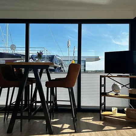 Urlaub Auf Dem Wasser Mit Einmaligen Ausblick - Well Hausboote 10 בית נופש *