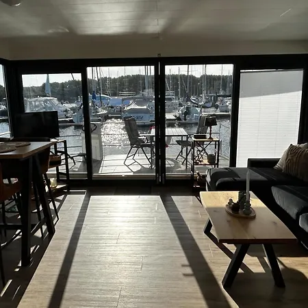 Urlaub Auf Dem Wasser Mit Einmaligen Ausblick - Well Hausboote 10 בית נופש בולטנהאגן