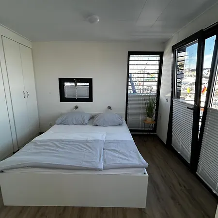 Urlaub Auf Dem Wasser Mit Einmaligen Ausblick - Well Hausboote 10 * בולטנהאגן