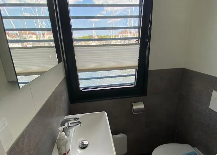 Nyaraló Urlaub Auf Dem Wasser Mit Einmaligen Ausblick - Hausboot 10 Boltenhagen