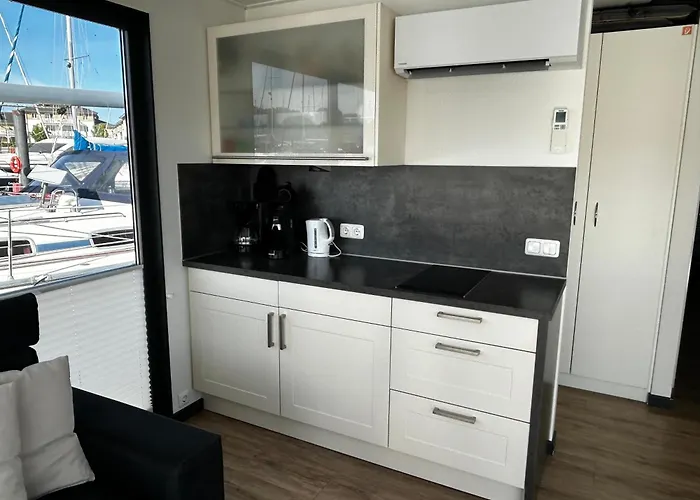 Nyaraló Urlaub Auf Dem Wasser Mit Einmaligen Ausblick - Hausboot 10 *