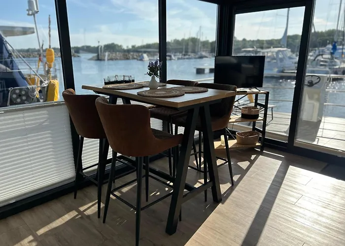 Nyaraló Urlaub Auf Dem Wasser Mit Einmaligen Ausblick - Hausboot 10 Boltenhagen