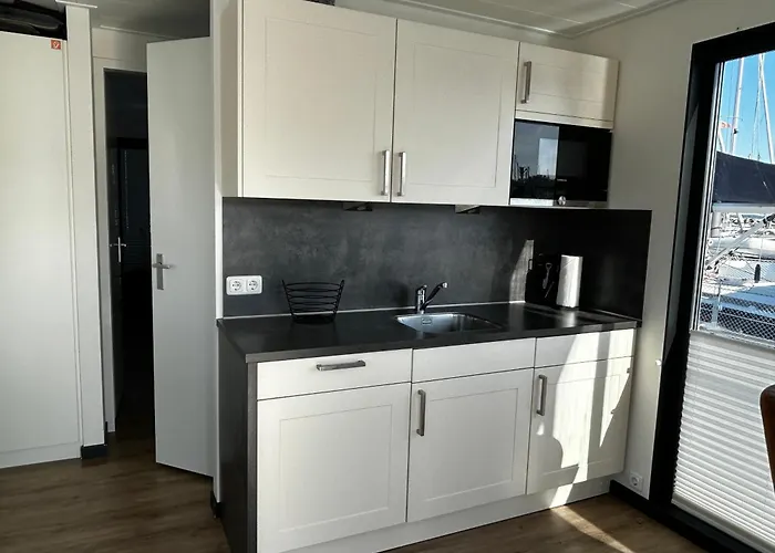 Urlaub Auf Dem Wasser Mit Einmaligen Ausblick - Hausboot 10 Boltenhagen