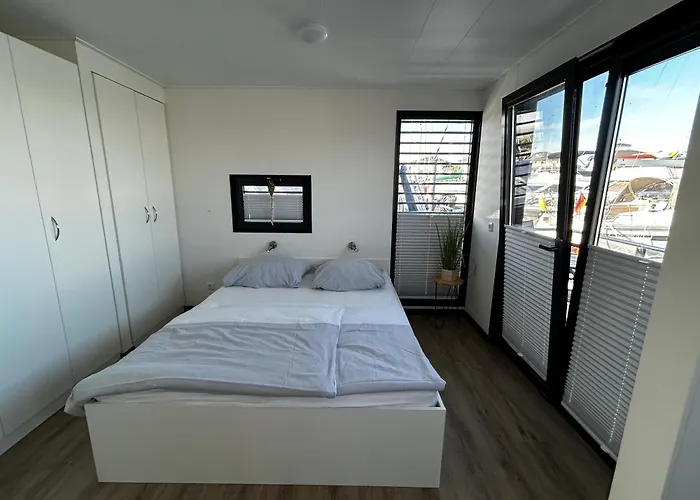 Urlaub Auf Dem Wasser Mit Einmaligen Ausblick - Hausboot 10 * Boltenhagen